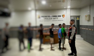 Kumpul-Sambil-Tenggak-Miras-di-Pinggir-Jalan,-Enam-Pria-Diamankan-Polisi-di-Alak