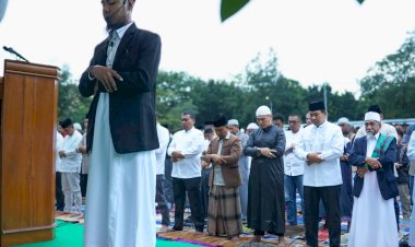 Khidmat-dan-Penuh-Kebersamaan,-Kapolda-NTT-Irjen-Pol-Rudi-Darmoko-Mengikuti-Shalat-Idul-Adha-di-Mapolda-NTT