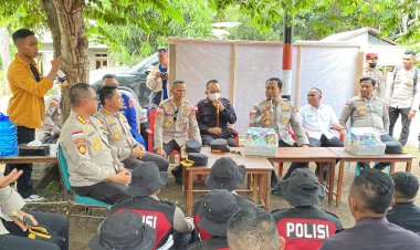 Kunjungi-Posko-Konga,-Kapolda-NTT-Serahkan-Tali-Asih-dan-Berikan-Arahan-Motivasi