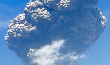 Lewotobi-Laki-laki-Meletus-Dahsyat,-Kapolda-NTT-Minta-Warga-Waspada-dan-Ikuti-Arahan