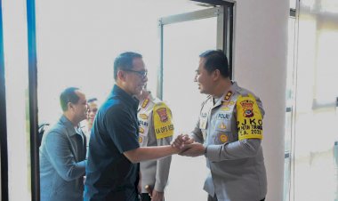 Kapolda-NTT-Sambut-Langsung-Tim-Itwasum-Polri-di-Bandara-El-Tari-Kupang