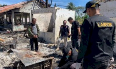 Tim-Labfor-Polda-Bali-Lakukan-Olah-TKP-Kebakaran-Pasar-Oinlasi,-Polisi-Kumpulkan-Tiga-Barang-Bukti-Utama