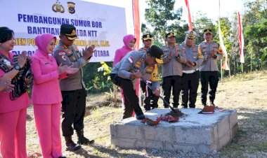 Kapolda-NTT-Letakkan-Batu-Pertama-Sumur-Bor-di-Polres-TTU:-Polri-Hadir-Nyata-untuk-Kesejahteraan-Anggota-dan-Masyarakat