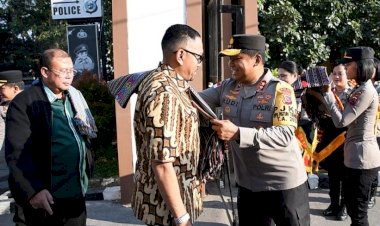 Kapolda-NTT-Sambut-Hangat-Kunjungan-Komisi-III-DPR-RI-dengan-Nuansa-Budaya