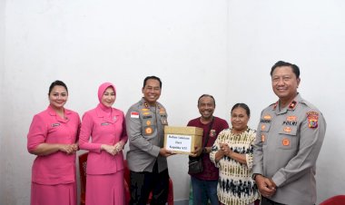 Kapolda-dan-Wakapolda-bersama-Ketua-serta-Wakil-Ketua-Bhayangkari-Daerah-NTT-Kompak-Sambangi-Pelukis-Jalanan-di-Kupang