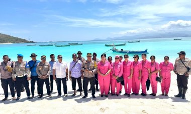 Kapolres-Sumba-Timur-dan-Ketua-Bhayangkari-Gelar-Bhakti-Kesehatan-di-Pulau-Terluar