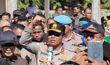 “Hidup-Mahasiswa!”-Kapolda-NTT-dan-Forkopimda-Rangkul-Aspirasi-di-Tengah-Aksi-Damai-Kupang