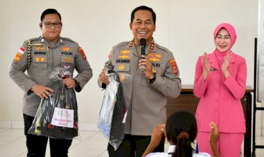 Kapolda-NTT-Nyalakan-Semangat-Belajar-100-Siswa-SRM-19-Naibonat,-Wujudkan-Visi-Prabowo-untuk-Pendidikan-Indonesia-Unggul