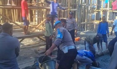 Polisi-dan-Warga-Bergandeng-Tangan-Bangun-Masjid-di-Desa-Maubasa