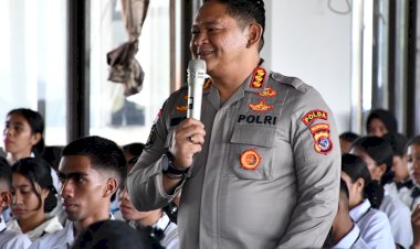 Kabidhumas-Polda-NTT-Bangun-Generasi-Muda-Pencinta-NKRI:-Bekali-Mahasiswa-STIKES-Maranatha-Kupang-Etika-Bermedia-Sosial-yang-Menginspirasi-dan-Memperkuat-Persatuan-Bangsa!