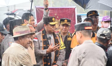 Polda-NTT-Kerahkan-Anjing-Pelacak-untuk-Cari-Korban-Bencana-di-Nagekeo