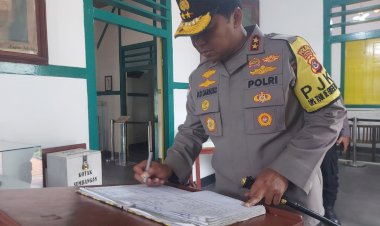 Kapolda-NTT-Irjen-Pol.-Dr.-Rudi-Darmoko-dan-Kakorbinmas-Baharkam-Polri-Irjen-Pol.-Edy-Murbowo-Kunjungi-Situs-Rumah-Pengasingan-Bung-Karno-di-Ende