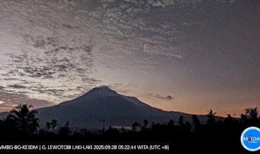 Gunung-Lewotobi-Laki-laki-Erupsi,-Kapolda-NTT-Imbau-Warga-Tetap-Tenang-dan-Waspada