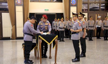 Kapolri-Pimpin-Sertijab-Kabaintelkam-dan-Dankor-Brimob-Polri