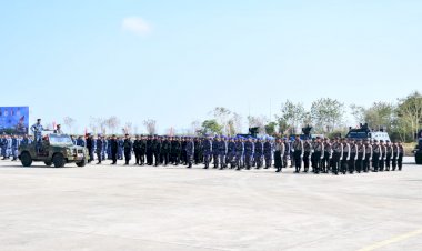 Sinergi-dan-Kebanggaan:-Polda-NTT-Hadiri-Upacara-HUT-TNI-ke-80-di-Lanud-El-Tari-Kupang