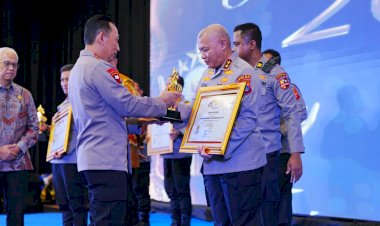 Kapolri-Hadiri-Kompolnas-Award:-Polri-Tak-Antikritik,-Komitmen-Terus-Perbaiki-Diri! 