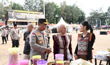 Hari-ke-2-Gelar-Gebyar-UMKM-dan-Pesta-Rakyat,-Masyarakat-Kota-Kupang-Padati-Lapangan-Mapolda-NTT