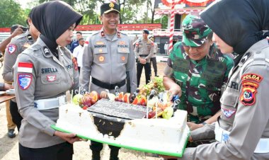 Wakapolda-NTT-Berikan-Kejutan-Ulang-Tahun-untuk-Danrem-161/Wira-Sakti,-Wujud-Sinergitas-TNI-Polri-di-NTT