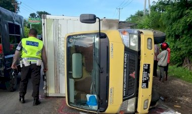 Kapolda-NTT-Apresiasi-Gerak-Cepat-Satlantas-Polres-Kupang-Dalam-Rangka-Pelayanan-Ops-Lilin-Turangga-2025-Tangani-Kecelakaan-Beruntun-di-Naibonat