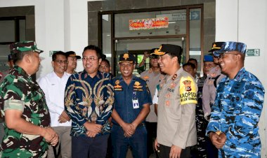 Kapolda-NTT-Bersama-Forkopimda-NTT-Tinjau-Pos-Terpadu-Pelabuhan-Tenau-Kupang,-Pastikan-Kesiapan-Pengamanan-Natal