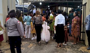 Polda-NTT-Pastikan-Ibadah-Natal-Aman-dan-Khidmat,-Gereja-St-Andreas-Lasiana-Dijaga-Ketat-dalam-Ops-Lilin-Turangga-2025