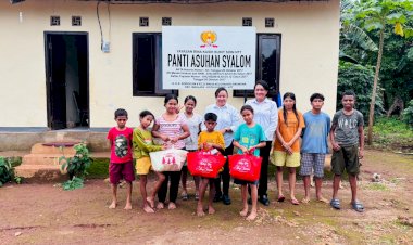 Tebar-Kepedulian-di-Ujung-Tahun,-Ditreskrimsus-Polda-NTT-Berbagi-Sembako-untuk-Warga-dan-Panti-Asuhan