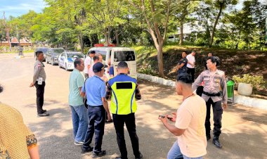 Polda-NTT-Kawal-Kepulangan-Jenazah-Korban-Laka-Laut-KM-Putri-Sakinah-ke-Negara-Asal