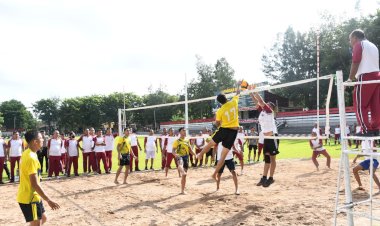 Tingkatkan-Soliditas-Internal,-Polda-NTT-Gelar-Olahraga-Bersama-dan-Pertandingan-Voli-Antar-Satker