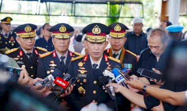 Hadiri-Pemakaman,-Kapolri:-Pesan-Eyang-Meri-Jadi-Inspirasi-dan-Semangat-Keluarga-Besar-Polri