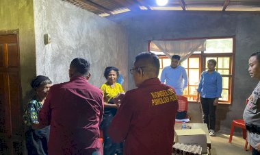Polri-Hadir-Menguatkan:-Tim-Psikologi-Polda-NTT-Dampingi-Keluarga-Siswa-SD-yang-Meninggal-di-Ngada