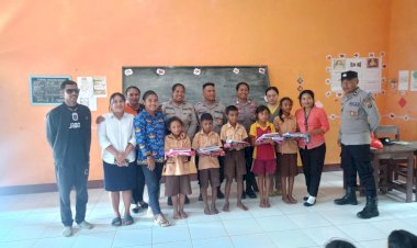 Sat-Binmas-Polres-Ngada-Edukasi-Bahaya-Bullying-dan-Narkoba,-Sekaligus-Salurkan-Bantuan-Pendidikan