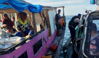 Kapolda-NTT-Beri-Apresiasi-atas-Tindakan-Cepat-Satpolairud-Polres-Alor-Evakuasi-KM-Atambua-Jaya-di-Perairan-Tanjung-Muna