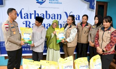 Kapolda-NTT-Salurkan-2-Ton-Beras-untuk-Masyarakat,-Didistribusikan-ke-13-Masjid-di-TTS
