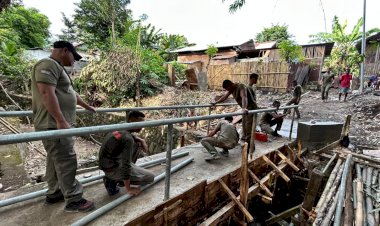 Kombes-Pol-Afrizal-Asri-Tegaskan-Komitmen-Brimob-Polda-NTT-Bangun-Jembatan-Penghubung-di-Desa-Lipa
