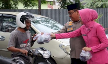 Semangat-Ramadhan-1447-H,-Polres-Ende-Tebar-200-Paket-Takjil;-Kapolda-NTT-Apresiasi-Aksi-Humanis-di-Bumi-Pancasila
