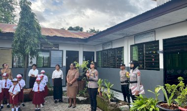 IPTU-Ni-Luh-Putri-Kartika-Wati-Pimpin-Upacara-di-SDK-Santo-Yoseph-1,-Dirbinmas-Polda-NTT-Tekankan-Pembinaan-Sejak-Dini