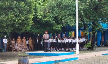 Ditres-PPA-PPO-Polda-NTT-Edukasi-Pelajar-SMK-3-Kupang-Lewat-Upacara-Bendera,-Tekankan-Bahaya-Bullying-hingga-TPPO