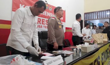 Kapolres-Ende-Tegaskan-Perang-Terhadap-Narkoba,-Dua-Tersangka-Pengedar-Sabu-Diamankan