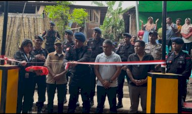 Harapan-Puluhan-Tahun-Terjawab,-Brimob-Polda-NTT-Resmikan-Jembatan-“Teratai”-di-Alor