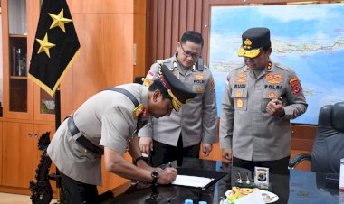 Kapolda-NTT-Pimpin-Penyerahan-Jabatan-Wakapolda,-Brigjen-Pol-Baskoro-Tri-Prabowo-Memasuki-Masa-Purna-Tugas