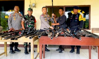 Warga-Adonara-Timur-Kembali-Serahkan-Senpira-dan-Amunisi,-Kapolres-Flores-Timur:-Ini-Bukti-Masyarakat-Memilih-Jalan-Damai