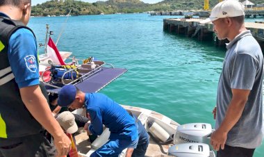 Ditpolairud-Polda-NTT-Sigap-Evakuasi-Wisatawan-Asing-Pingsan-Saat-Trip-Wisata-di-Pulau-Padar