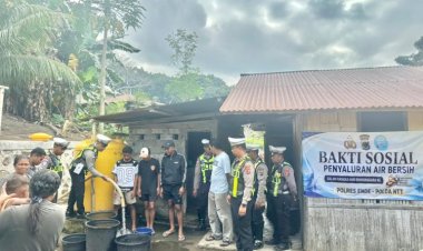Sambut-Hari-Bhayangkara-ke-80,-Polres-Ende-Salurkan-15.000-Liter-Air-Bersih-untuk-Warga-Onekore