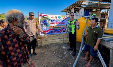 Sambut-Hari-Bhayangkara-ke-80,-Polres-Nagekeo-Salurkan-Air-Bersih-untuk-Warga-Desa-Makipaket