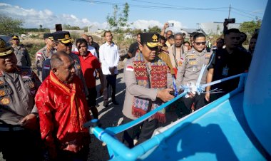 Kapolda-NTT-Resmikan-6-Titik-Sumur-Bor-dan-Salurkan-Bantuan-Sosial-di-Kota-Kupang,-Wujud-Nyata-“Polda-NTT-Penuh-Kasih”-pada-Hari-Bhayangkara-ke-80