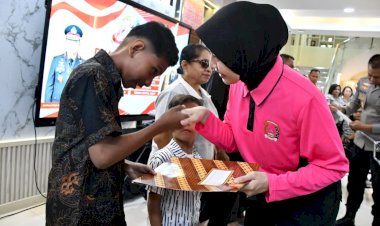 Sambut-HKGB-ke-74,-Bhayangkari-NTT-Gelar-Donor-Darah-dan-Salurkan-Tali-Asih-untuk-Masyarakat