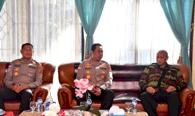 Momentum-HUT-Bhayangkara-ke-80,-Kapolda-NTT-Anjangsana-ke-Rumah-Sesepuh-Polri-Irjen-Pol.-(Purn.)-Jacky-Uly-Perkuat-Silaturahmi-dan-Jalin-Komunikasi-untuk-Kemajuan-Polda-NTT