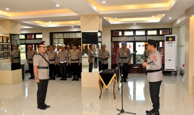 Kapolda-NTT-Pimpin-Penyerahan-Jabatan-Irwasda,-Kombes-Enriko-Emban-Tugas-Baru-di-Itwasum-Polri