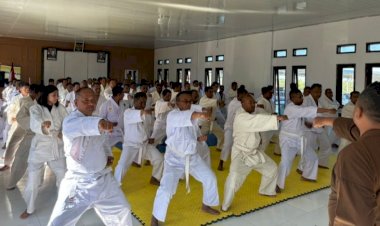 Bukan-Sekadar-Syarat-Pangkat,-76-Personel-Polres-TTS-Unjuk-Ketangguhan-dalam-Ujian-Beladiri