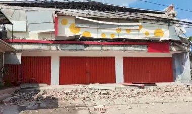 Gempa-Bumi-M7,7-Guncang-Kepulauan-Flores,-Satu-Warga-Nagekeo-Meninggal-Dunia,-Masyarakat-Mengungsi-ke-Tempat-Aman
